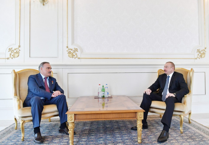   Ilham Aliyev acoge a Ruslan Aushev  