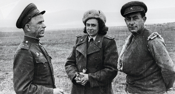 Bilder von der Front: Frauen in Roter Armee und die Kriegs-Fotografin Olga Lander