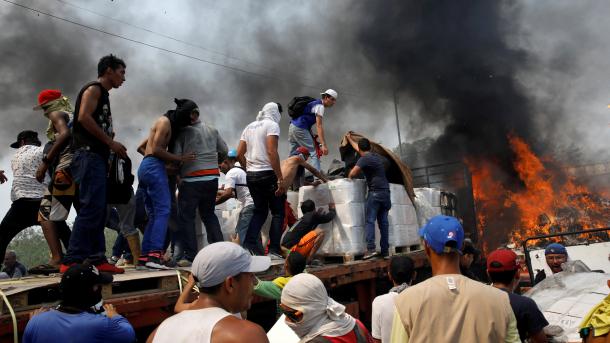 Venezuela rechaza haber quemado el convoy de ayuda humanitaria