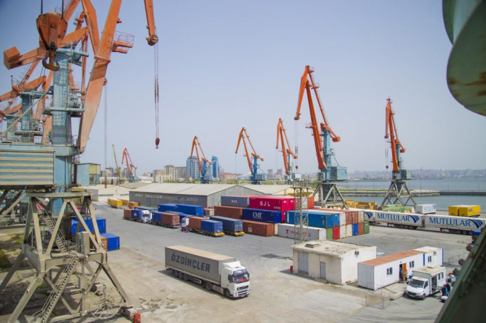 Qazaxıstan telekanalı Bakı Limanından reportaj hazırlayıb