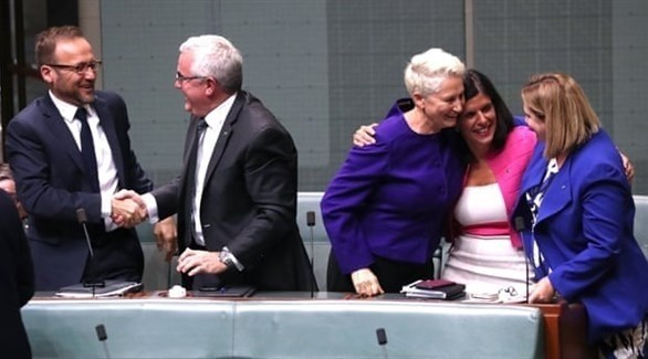 برلمان أستراليا يقر مشروع قانون للهجرة ضد رغبة الحكومة