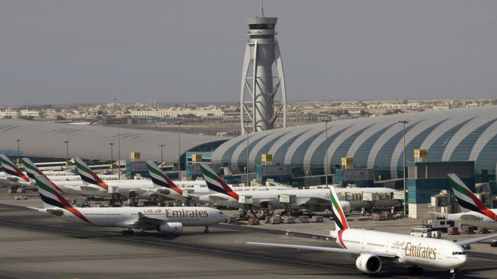 Cancelan vuelos en el aeropuerto de Dubái por presencia de drones en la zona