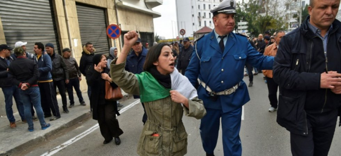   Algérie:   début de rassemblements contre le 5e mandat de Bouteflika