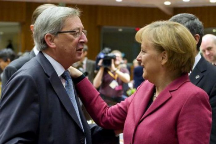Merkel soutient Juncker face aux attaques de la Hongrie