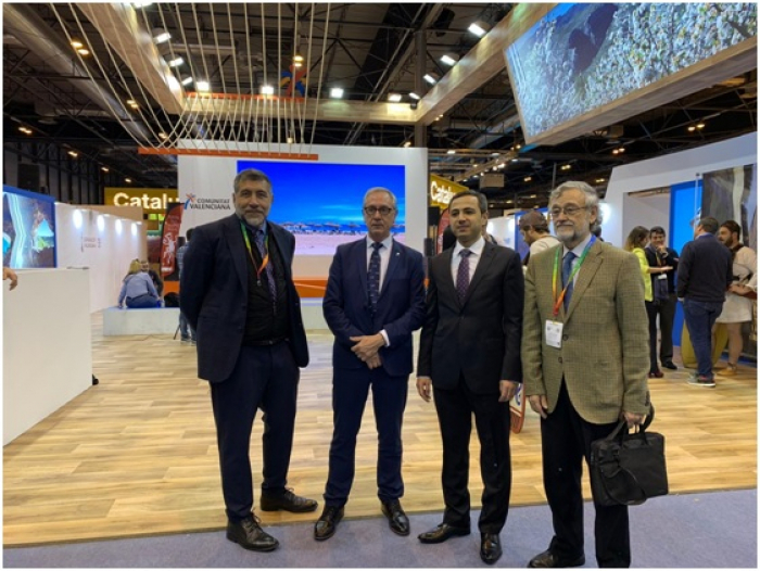  El embajador de Azerbaiyán visita el espacio del Instituto Seda España en Fitur 