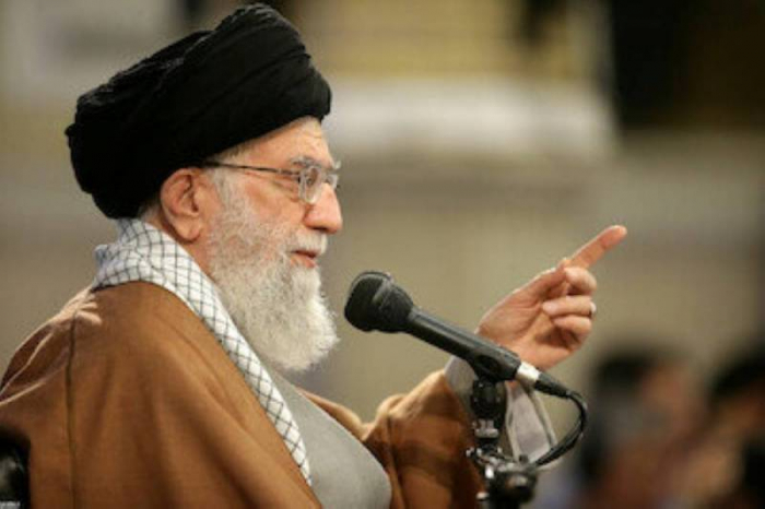   "Ne vous laissez pas berner par les Européens",   dit Khamenei    
