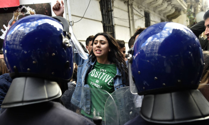 Miles de estudiantes se manifiestan en Argelia contra el quinto mandato de Buteflika