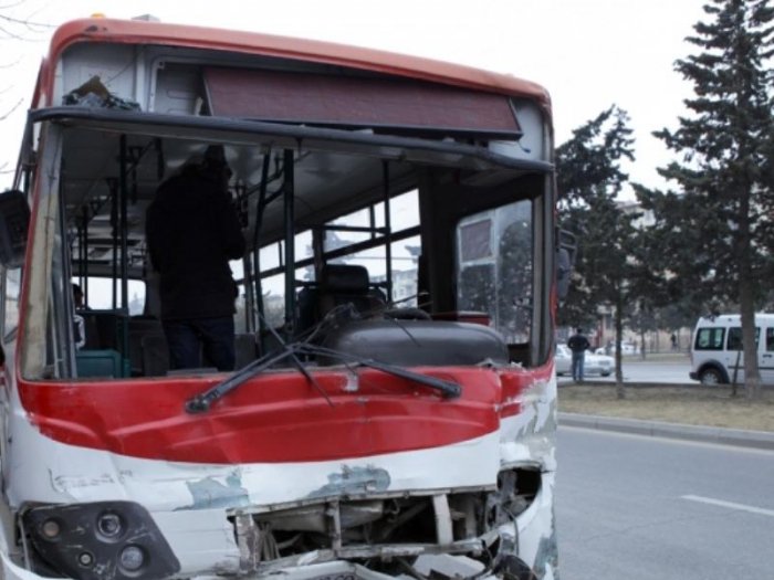 Bakıda avtobus qəzasında 10 nəfər xəsarət alıb -  Yenilənib  