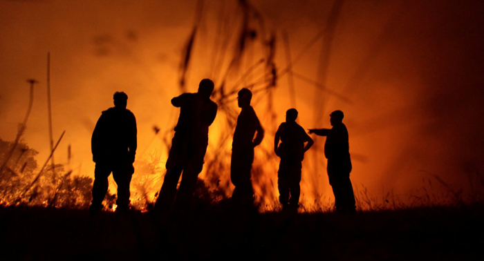 Más de 20 incendios amenazan a poblados del centro de Chile