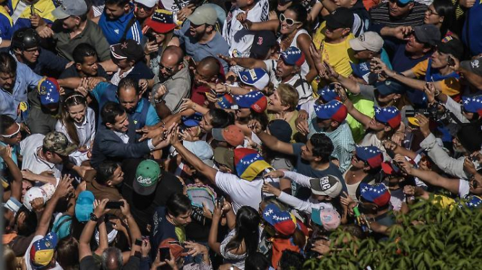  Spanien erkennt Präsident Guaidó an 