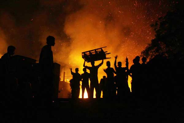 Bangladesh: neuf morts dans un incendie dans un bidonville