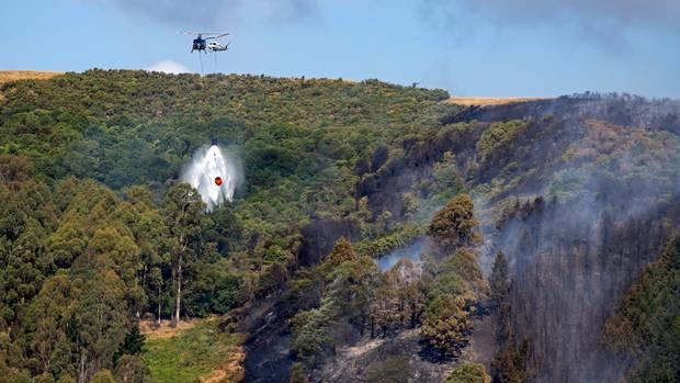 Helicopter crashes while fighting fires in New Zealand