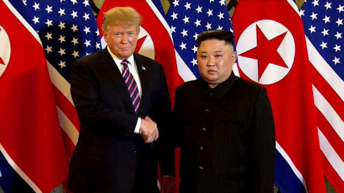 Trump y Kim Jong-un se saludan al inicio de su reunión en Hanói- Video