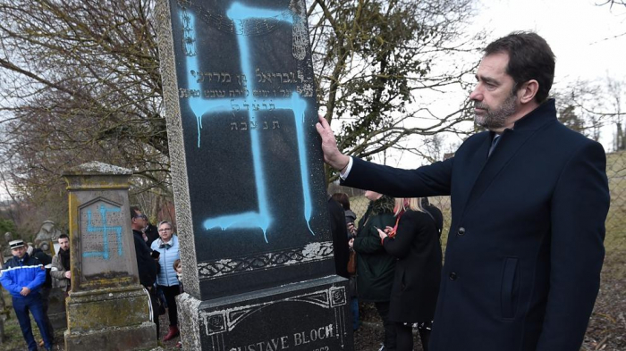 Profanan con símbolos nazis multitud de tumbas de un cementerio judío en Estrasburgo