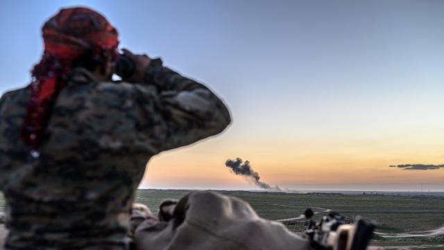     Syrie:   10 camions transportant hommes, femmes et enfants quittent la poche de l