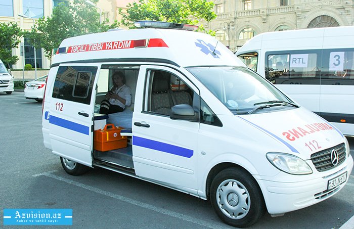Mikroavtobus yük maşını ilə toqquşdu:   Ölən və yaralılar var      