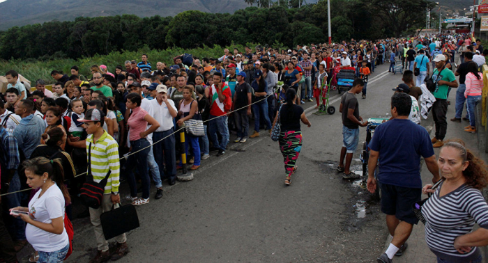 Venezolanos piden en la frontera de Colombia el ingreso de la ayuda humanitaria a su país