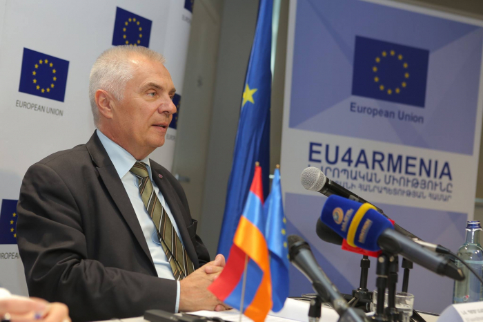     مسؤول الاتحاد الأوروبي:  "نشجع اجتماع زعماء أرمينيا وأذربيجان"  