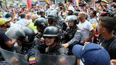 اشتباكات بين الشرطة ومتظاهري المعارضة في فنزويلا