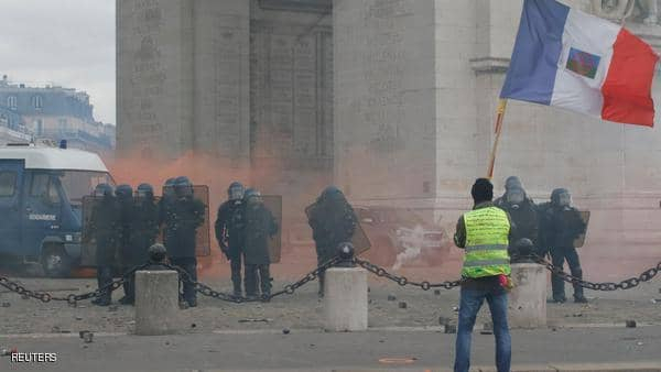 فرنسا.. اشتباكات بين الشرطة ومحتجي "السترات الصفراء"