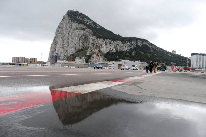   España y Reino Unido pactan frenar la evasión fiscal en Gibraltar  