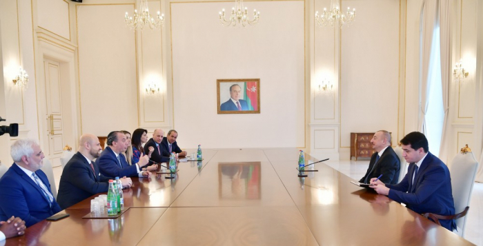   Ilham Aliyev recibe al presidente de la Fundación para el Entendimiento Étnico  