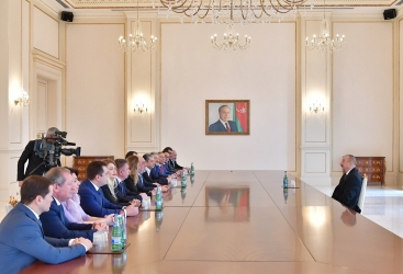   الرئيس إلهام علييف يستقبل رئيس المؤتمر اليهودي الروسي مع الوفد المرافق له  