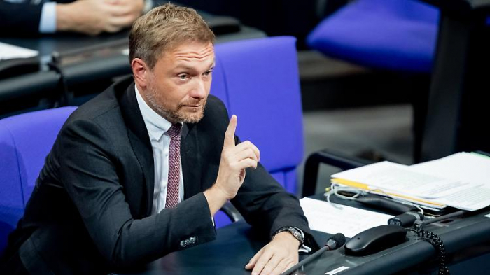 Lindner kritisiert Schüler für Klimademos