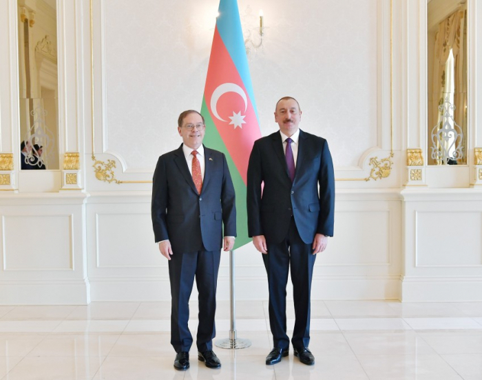  Ilham Aliyev reçoit le nouvel ambassadeur des Etats-Unis en Azerbaïdjan - PHOTOS