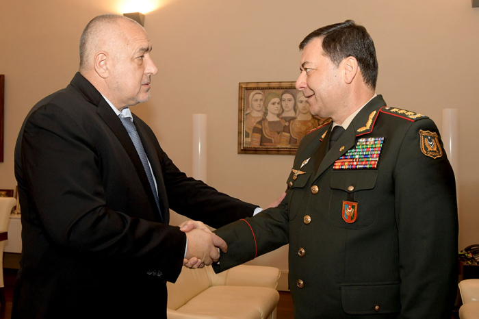  Azerbaiyán y Bulgaria discuten cooperación militar 