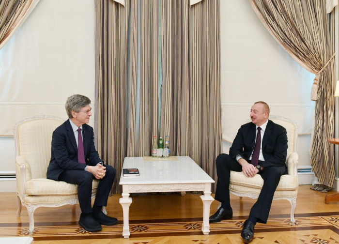  Präsident Ilham Aliyev empfängt Sonderberater für Millenniums-Entwicklungsziele der Vereinten Nationen 