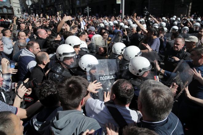 Serbia protests: President Vucic the target of Belgrade rally