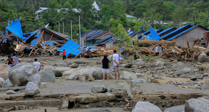 Asciende el número de muertos por inundaciones en Indonesia