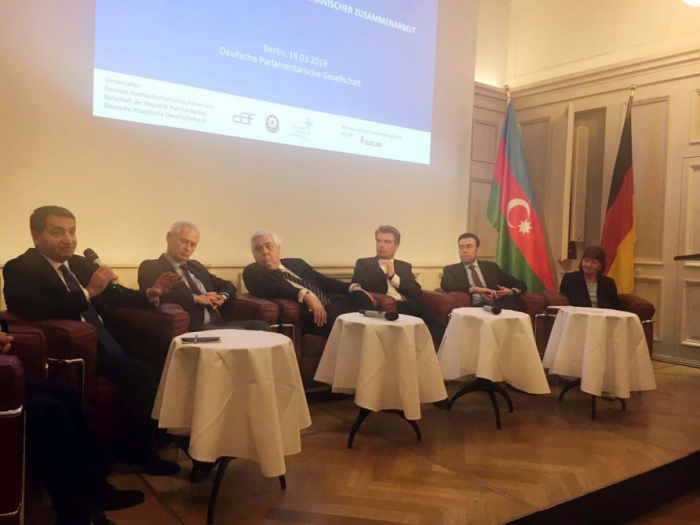   Berlin: Meinungen über Entwicklung der deutsch-aserbaidschanischen Beziehungen ausgetauscht  