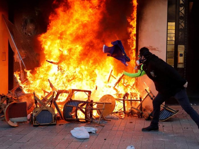 Emmanuel Macron bans demonstrations along Champs-Elysees