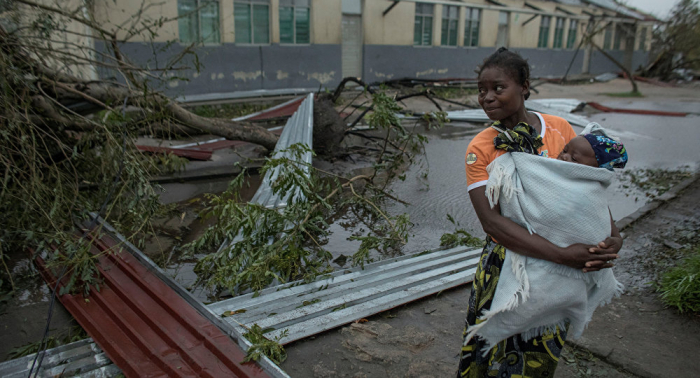 Rescatan a 40.000 personas de las más de 100.000 que esperan ayuda en Mozambique