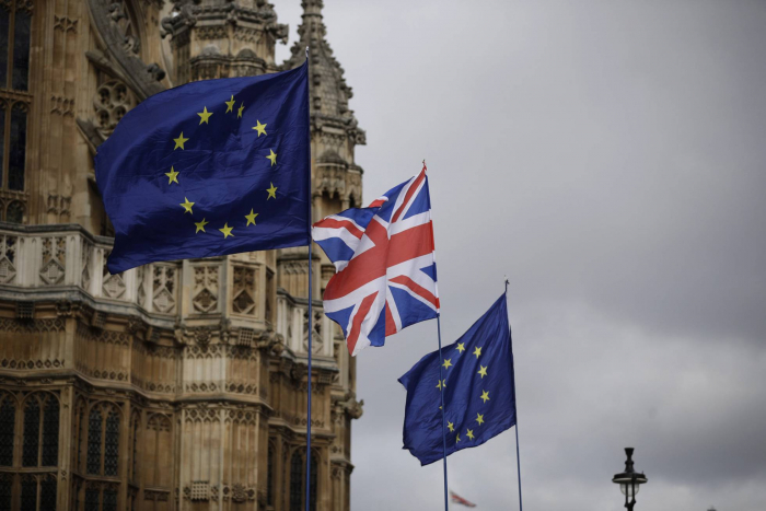   El Parlamento trabaja ya en alternativas al Brexit de May  