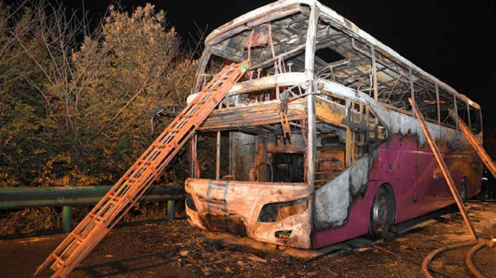 Turistləri daşıyan avtobus yandı:    26 ölü     
