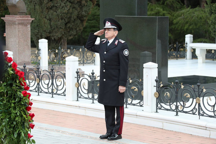  Madat Guliyev visita el Callejón de Honor y el de los Mártires –  FOTOS  