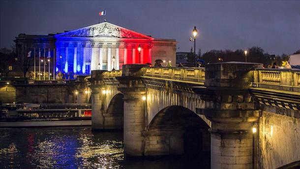 Macron despide a dos ministros