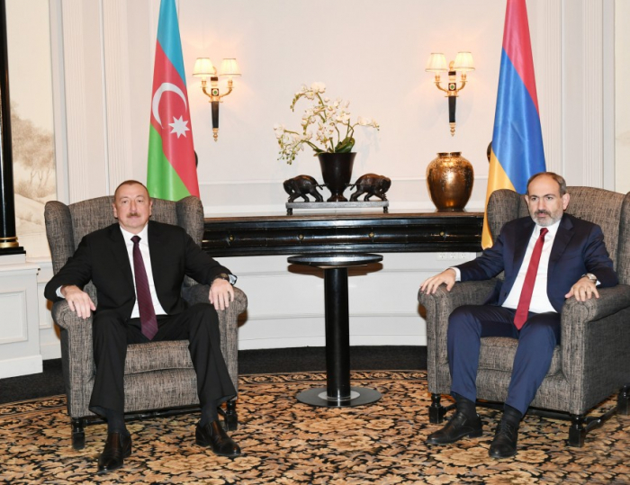   Präsident Ilham Aliyev trifft armenischen Premierminister  