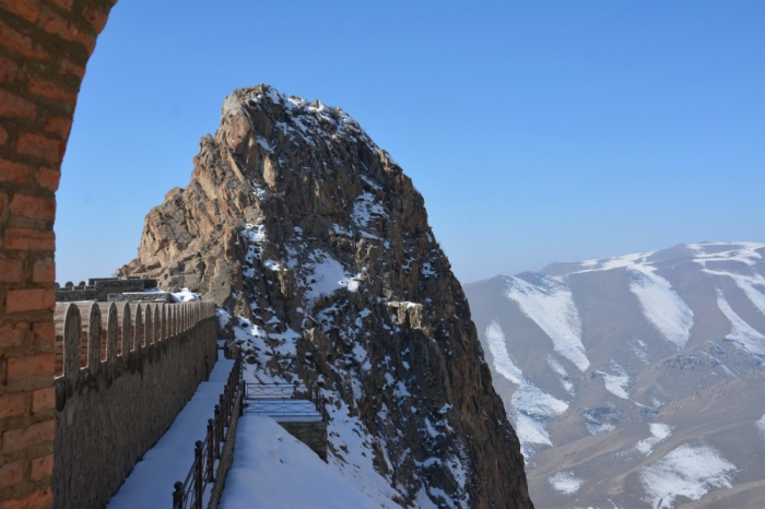  Alinja Gala –eine von historisch unbesiegten Festungen in Aserbaidschan 