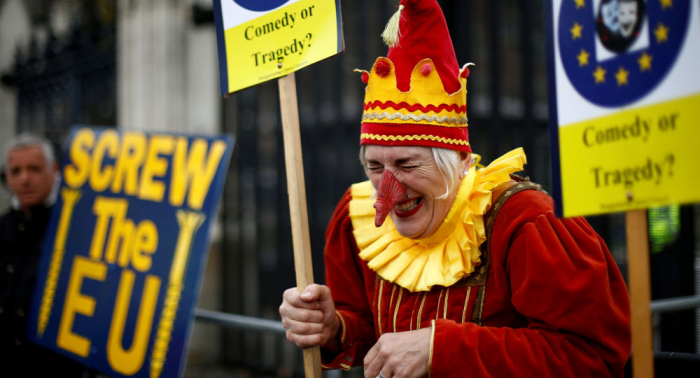 Grupos pro-Brexit protestan junto el Parlamento de Westminster