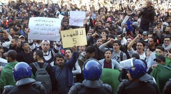 الحزب الحاكم في الجزائر يعلن دعمه للمحتجين