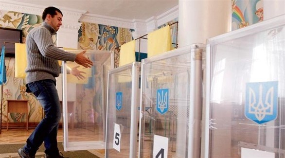 الأوكرانيون يتوجهون لصناديق الاقتراع لاختيار رئيس للبلاد