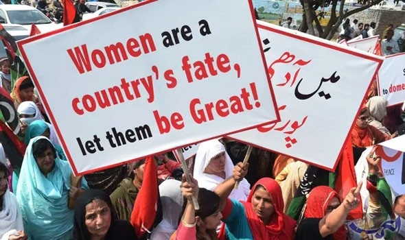 مسيرات نسائية في باكستان للتنديد بالعنف ضد المرأة والمُطالبة بالمساواة