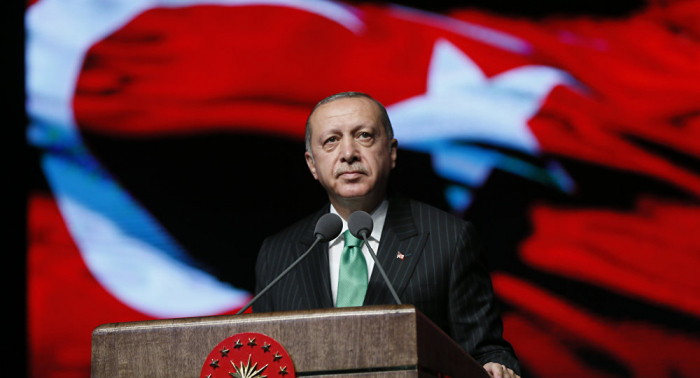 بالفيديو... أردوغان يقود الترام بنفسه