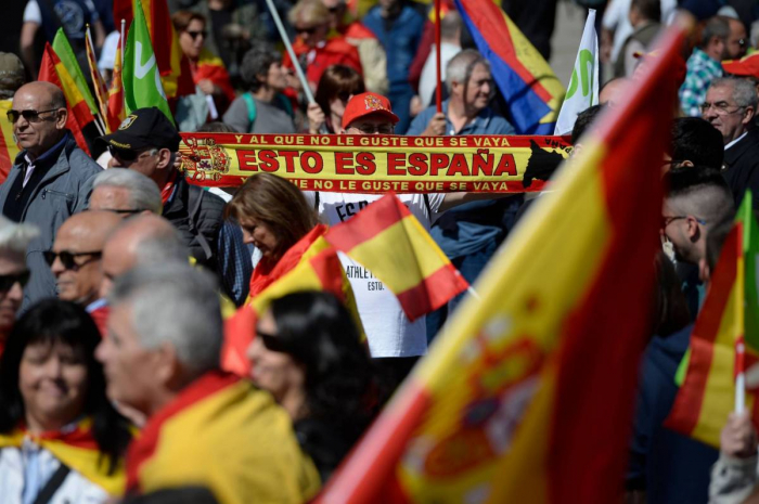 Heurts à Barcelone entre indépendantistes et partisans du maintien dans l