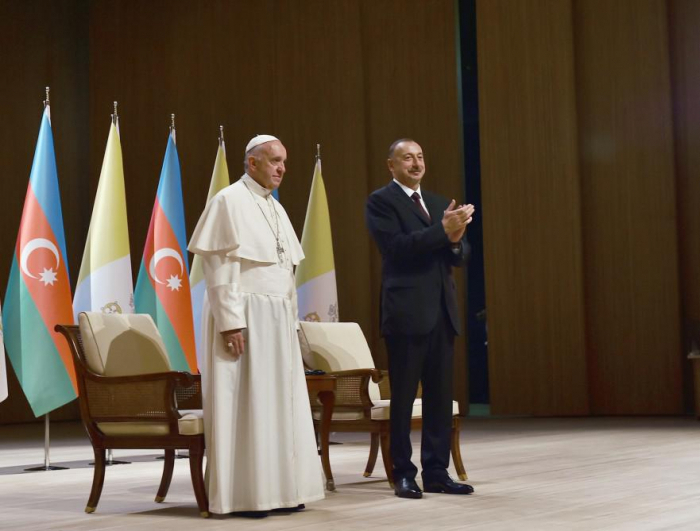   Ilham Aliyev felicita al Papa de Roma  