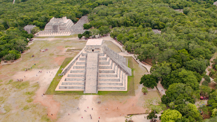 Hallan un "tesoro científico" bajo las ruinas de Chichén Itzá en México